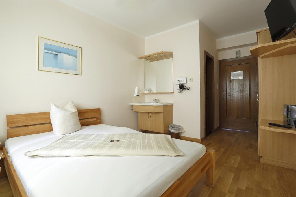 Alpen.Adria.Stadthotel Klagenfurt am Woerthersee Exterior photo